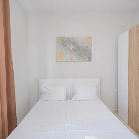 Luxury With Parking * Тирана