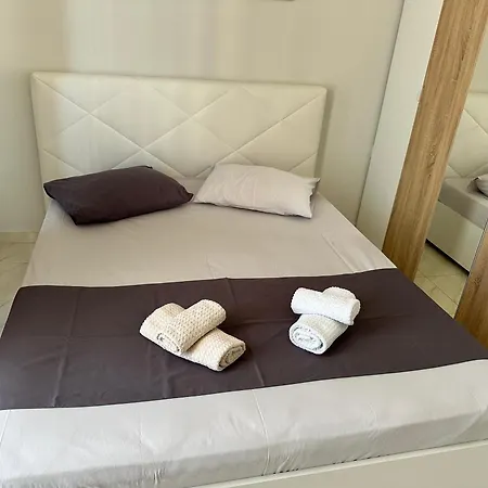 Luxury With Parking Apartment *