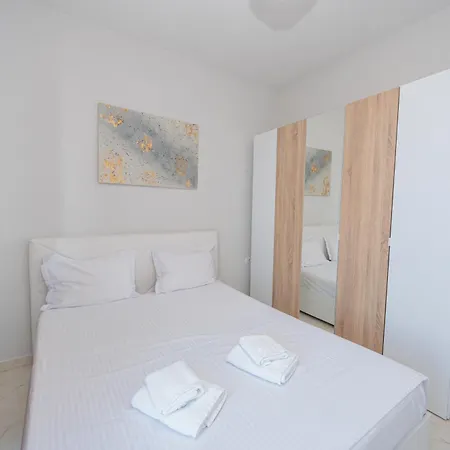 Luxury With Parking Tiran