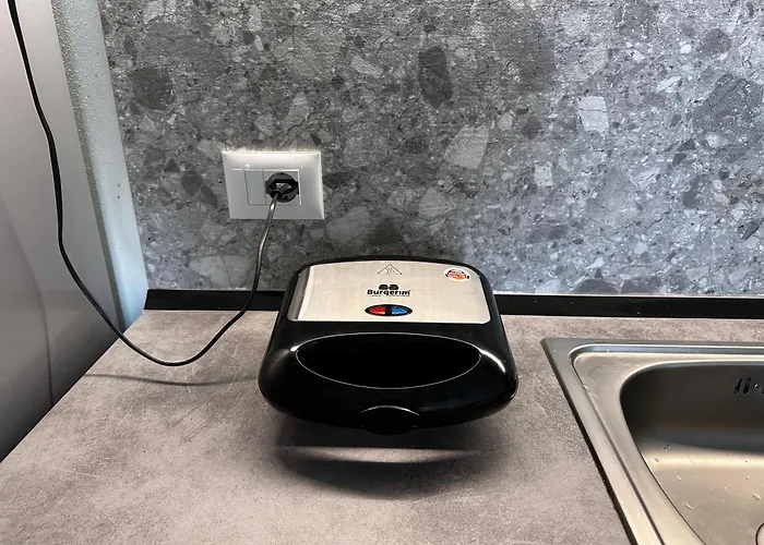 Luxury With Parking 地拉那