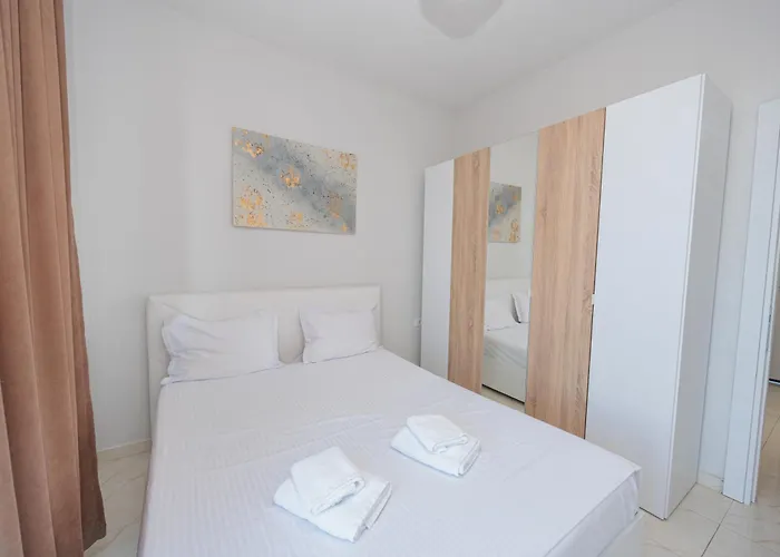 Luxury With Parking 地拉那