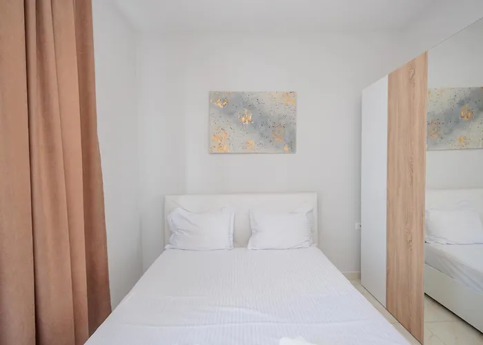 Luxury With Parking * 地拉那